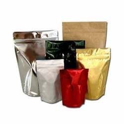 L'imballaggio risigillabile di plastica dei sacchetti del di alluminio del commestibile sta sul sacchetto per alimento