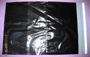 Grandi sacchetti di plastica autoadesivi neri per i vestiti di spedizione