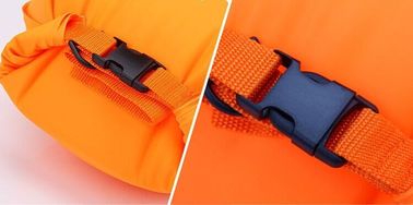 Boa più sicura gonfiabile arancio luminosa del nuotatore della borsa asciutta per nuoto dell'open water