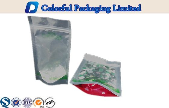 L'alimento per animali domestici riutilizzabile sta sui sacchetti della stagnola con Airhole/chiusura lampo/finestra