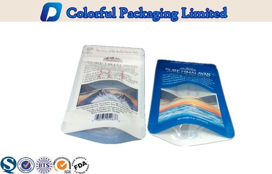 Di plastica biodegradabili dei frutti di mare molli degradabili del sale stanno sul sacchetto con la finestra